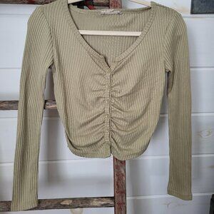 Pink Republic Green Long Sleeve Cropped Button Up Top
